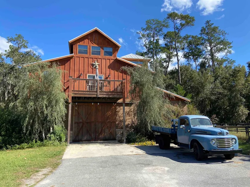 Gorgeous Barn Home, Stocked Pond - Near WEC! - Image 1