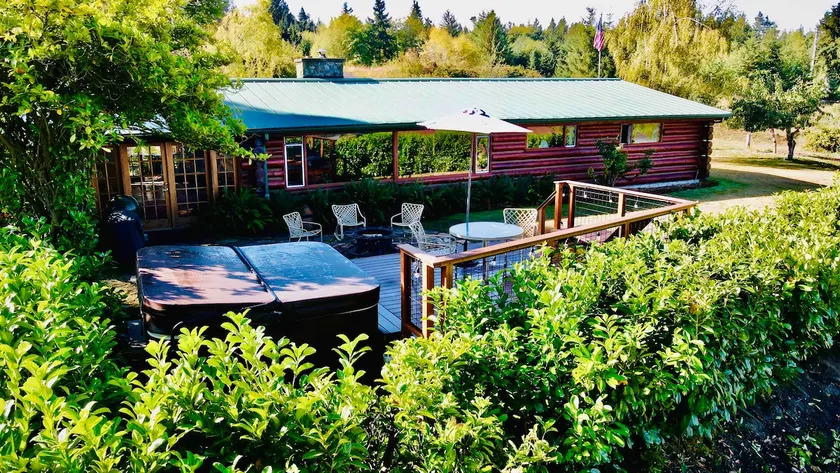 Authentic LogHome with Hot Tub, Views & GameGarage - Image 1