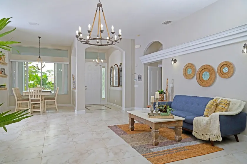 Vero Beach By Beach 8 Beds 2800 Sq Ft 11 Person Huge House Vaulted Ceilings - Image 1