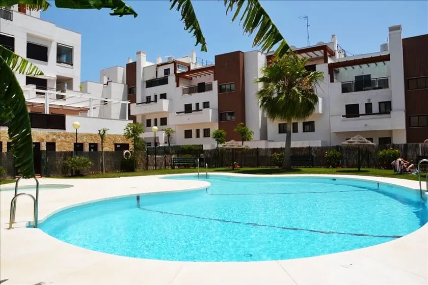 Centrally located in La Cala, room for 5 - Image 1