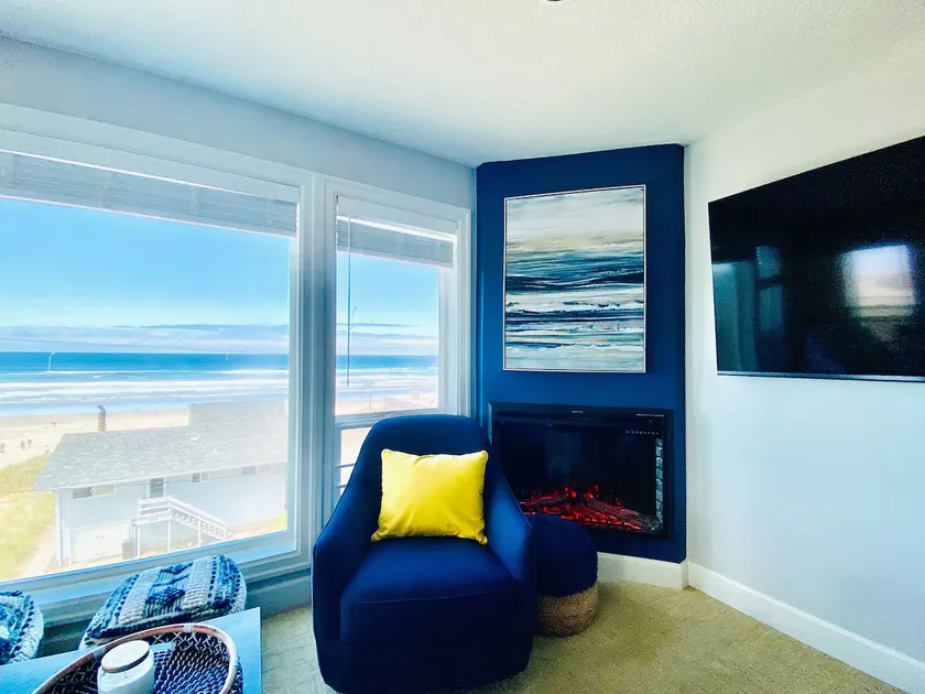 Beautiful Oceanview Corner Condo Across from Beach - Image 1