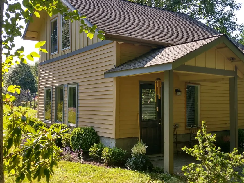 Golden Willow Cottage - Image 1