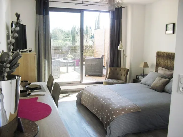 Studio Terrace Swimming pool Pkg - Image 1