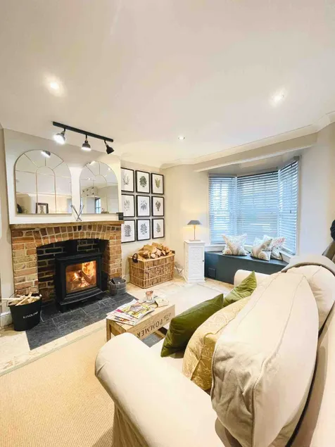 Cosy Country Cottage, Popular Village, sleeps 6 - Image 1