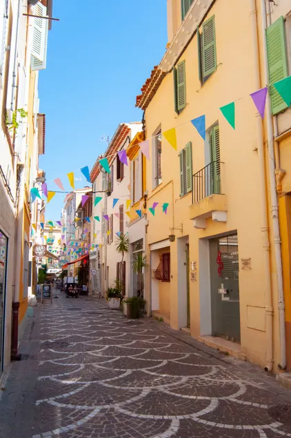 16. A bright gem on the top floor in the Old Town, with a sunny terrace - Image 1