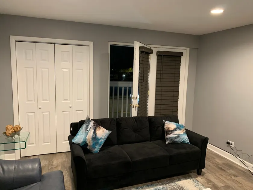 Evergreen Park Condo with balcony and Jacuzzi tub - Image 1