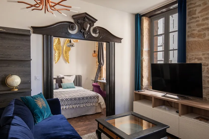 TOP 5 in Dijon: Luxury Suite/Cathedral View - Image 1