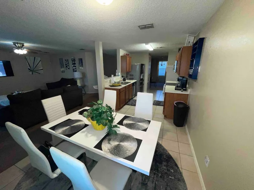 Luxurious/Spacious 3bedroom home Family Fun - Image 1