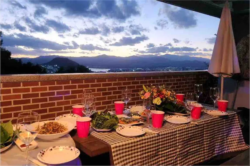 “Luxurious” sunset restaurant/Accommodation located in Gubongsan, a night view spot/No additional charge for 4 people - Image 1