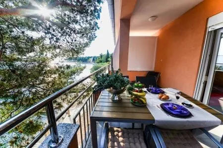 Apartment with sea view - Image 1