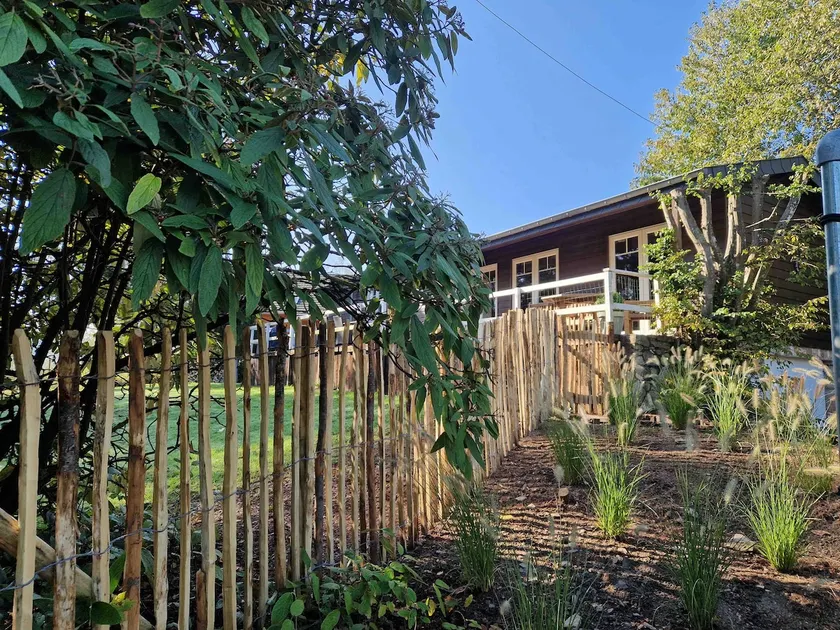Super cozy cottage with hot tub and fenced garden - Image 1