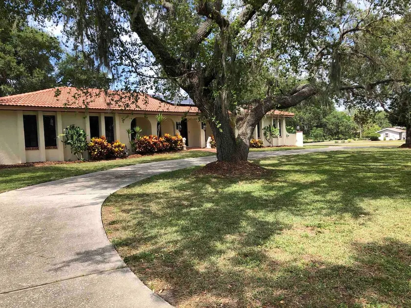 Nature Coast Pool Retreat - Swim, Stay & Golf - Image 1