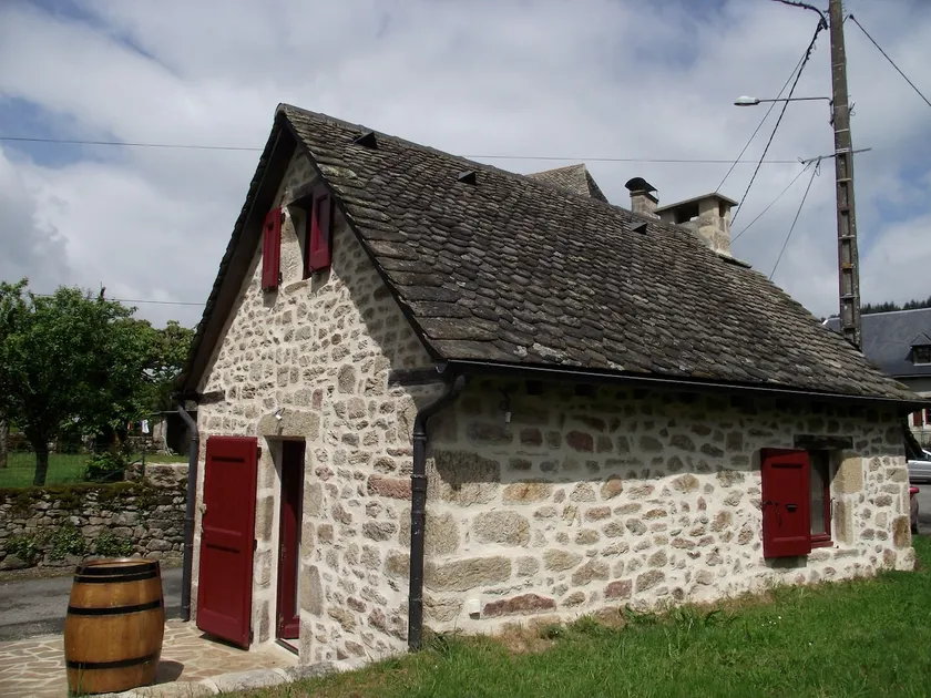 Charming bread oven - Image 1