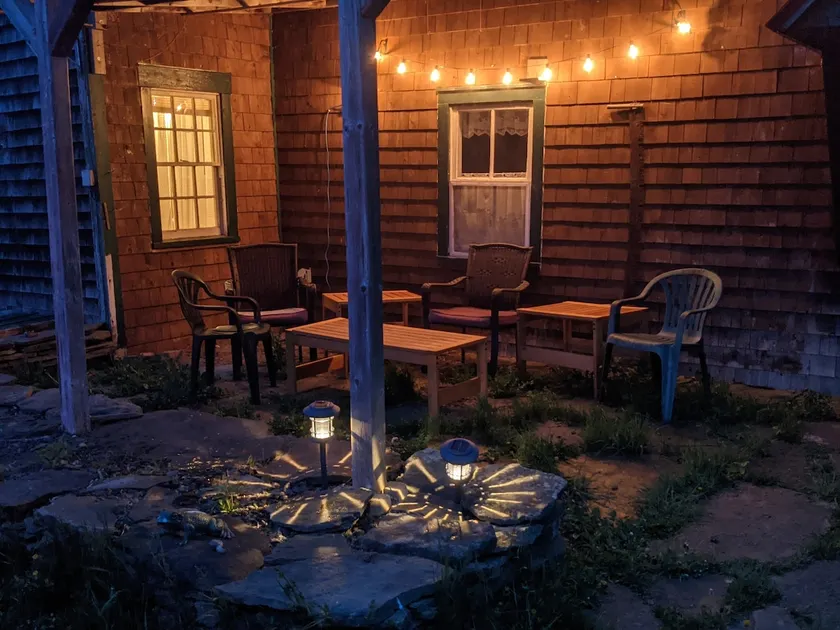 Quiet Country Cottage Overlooking the Lake - Image 1