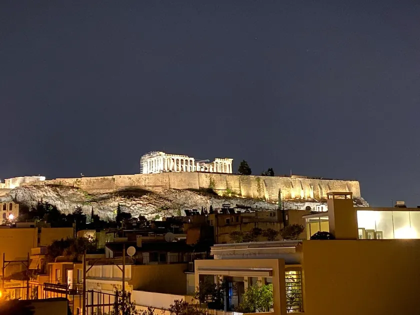 Sunny apartment at the foot of Acropolis - Image 1