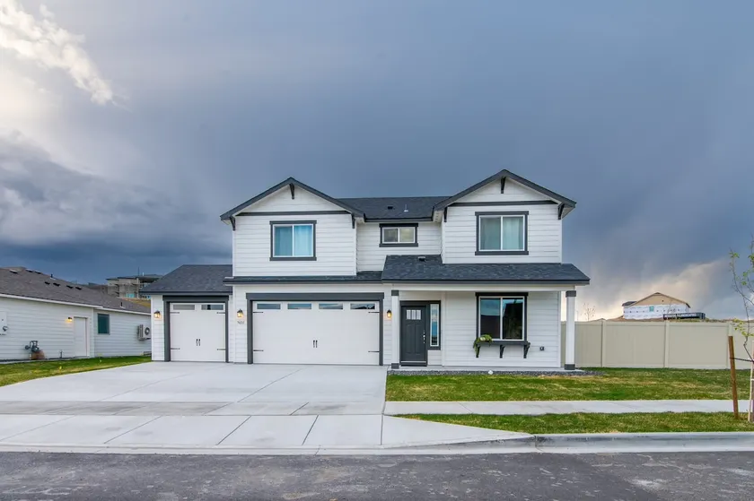 Large home in Washington wine country - Image 1