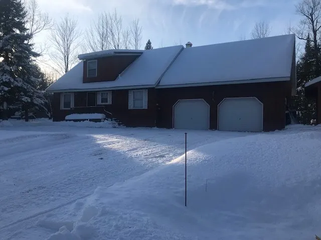 4 bedrooms, 2 bath, fully furnished basement w/bar - Image 1