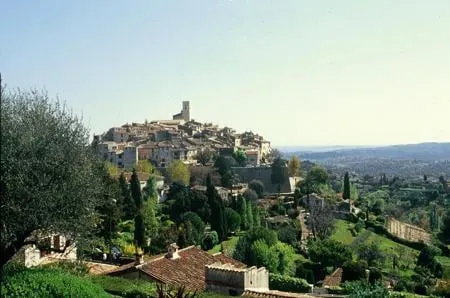 St Paul - Heart of the Village - Deluxe Suite - Image 1