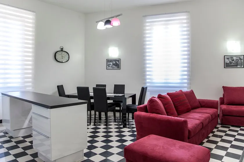 4BR Home in a Vibrant Neighborhood - Image 1