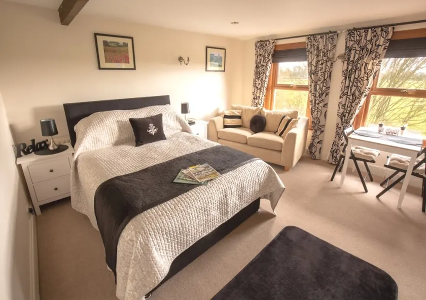 ”The Retreat” at The Fox at Peasemore Country Pub - Image 1