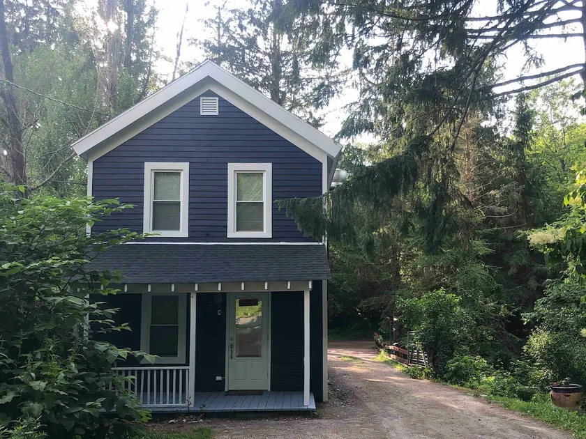 Rolling River Guest House ~ Cozy & Fun - Image 1