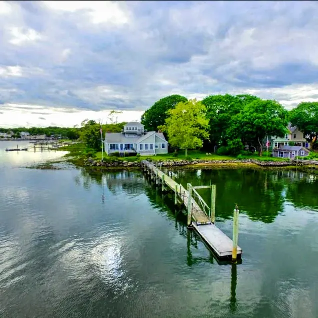 Haigh House, waterfront home in Wickford village - Image 1