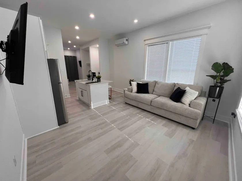 East Downtown Pied-à-terre Unit #1 - Image 1