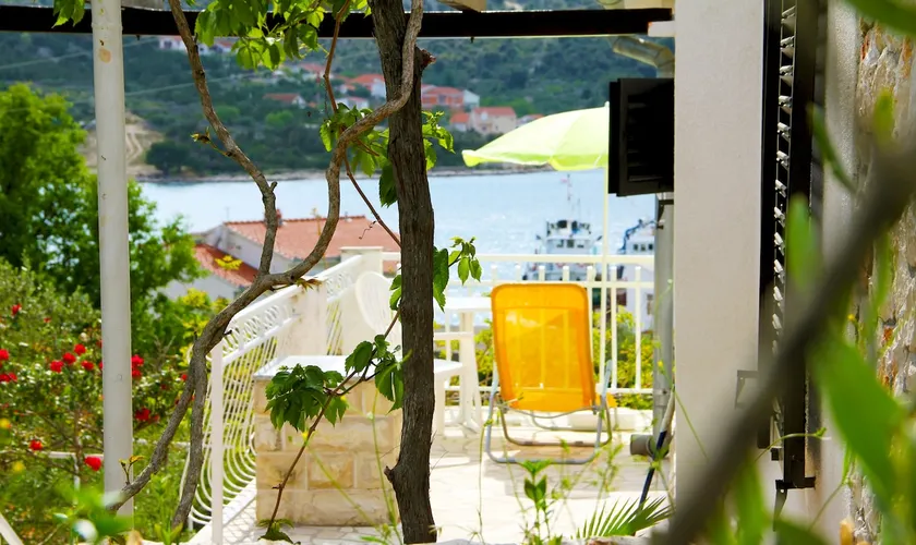 Vacation House Mico, Vinisce bay - Image 1