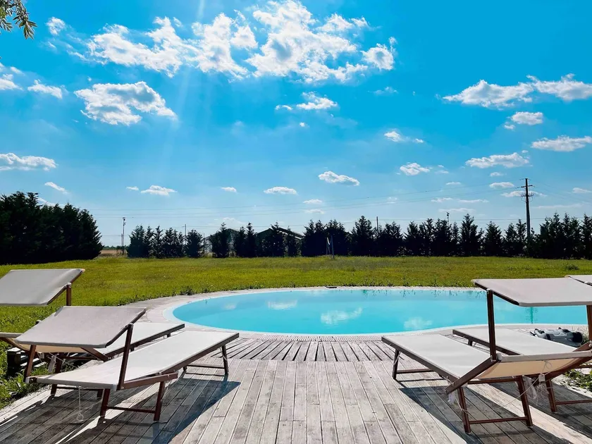 Exclusive cottage with infinity pool - Image 1