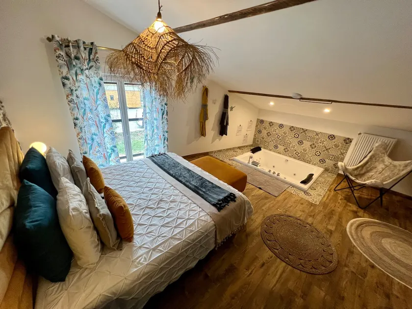 Guesthouse with private Jacuzzi - Image 1