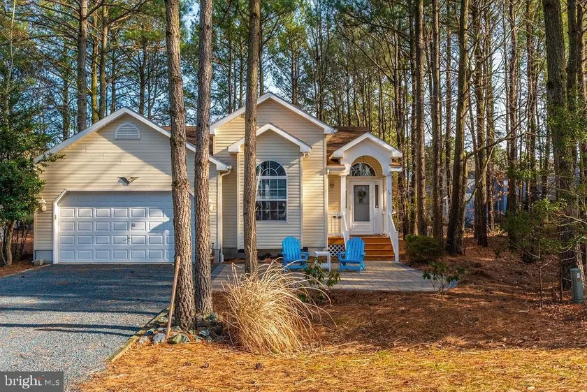 Coastal Retreat: River View & Pine Haven - Image 1