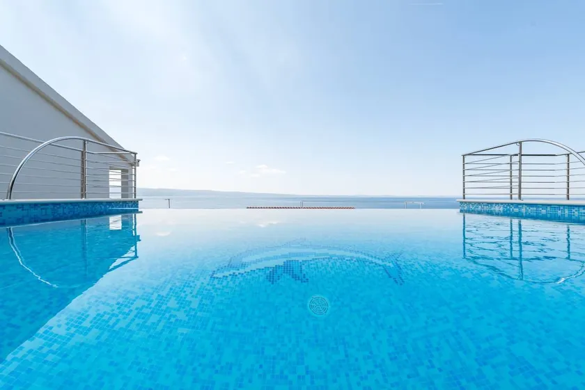 Bajnice East Side Apartment with Heated Pool - Image 1