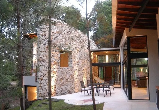 Reinamora Design House - Image 1