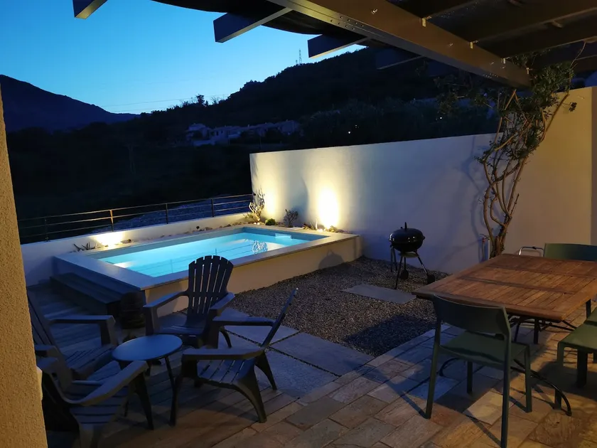 Charming mini villa and pool with mountain view - Image 1