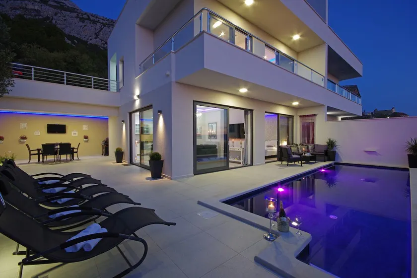 Modern holiday house Anja with heated pool and sea view, 3 bedrooms 6+2 pers. - Image 1