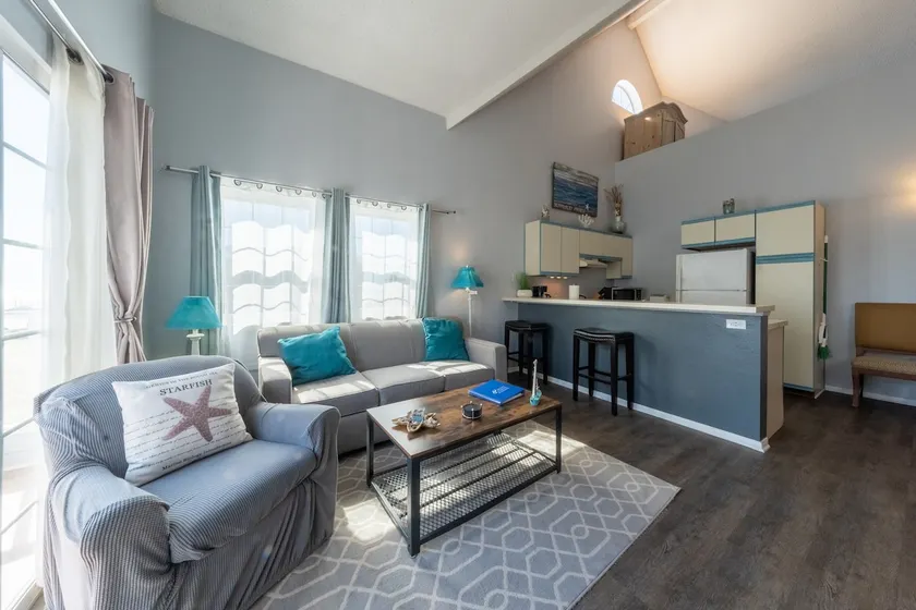 Mandalay Shores Coastal Retreat 1BR Townhouse - Image 1