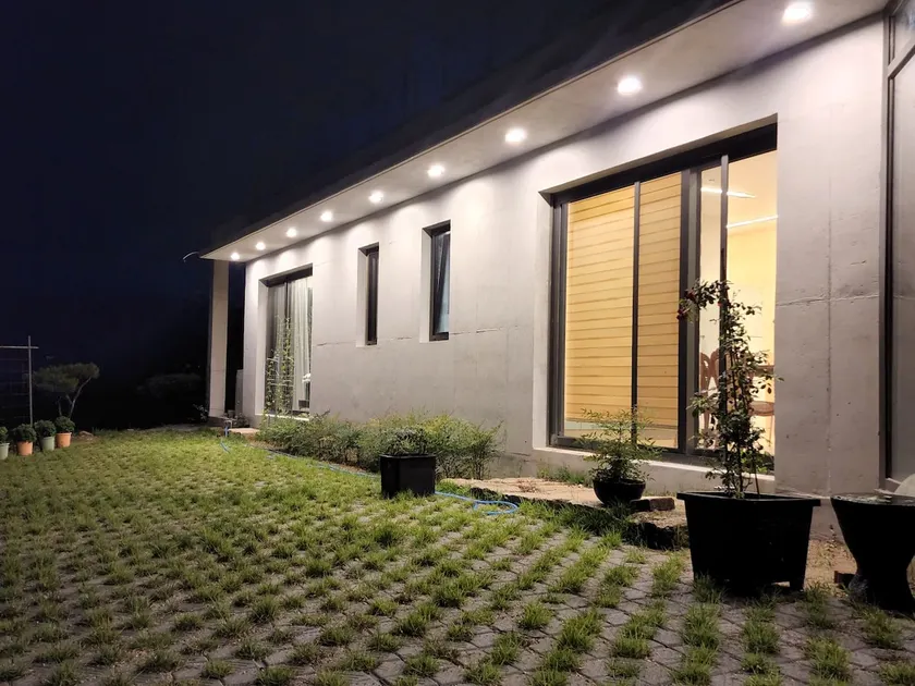 *Starlight House* Private beautiful garden, forest The starlight of the night sky in the bedroom. View ~ perfect barbecue area - Image 1