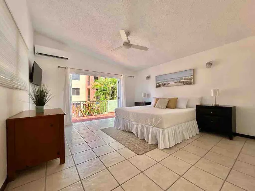 Tropical Casita Studio B w/King Bed StepsFromBeach - Image 1