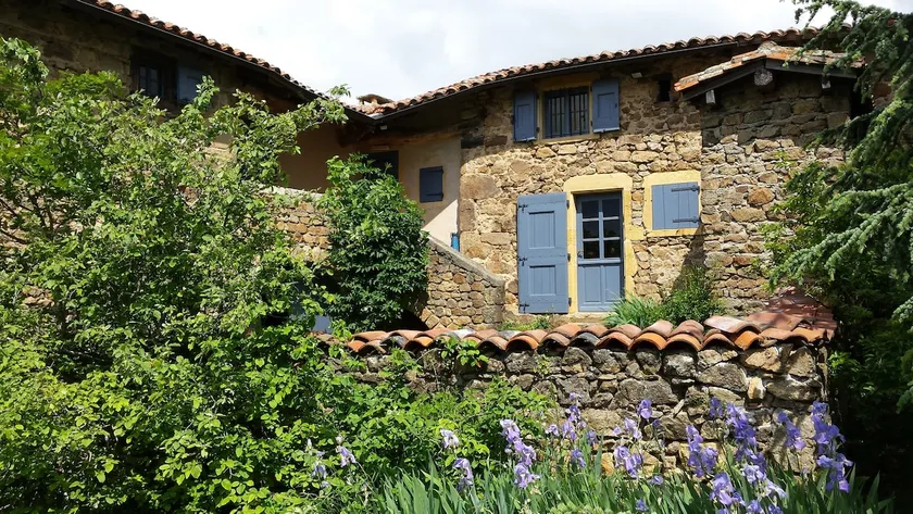 Ancienne ferme en pierre, rénovée avec goût, au cœur des monts du Lyonnais - Image 1