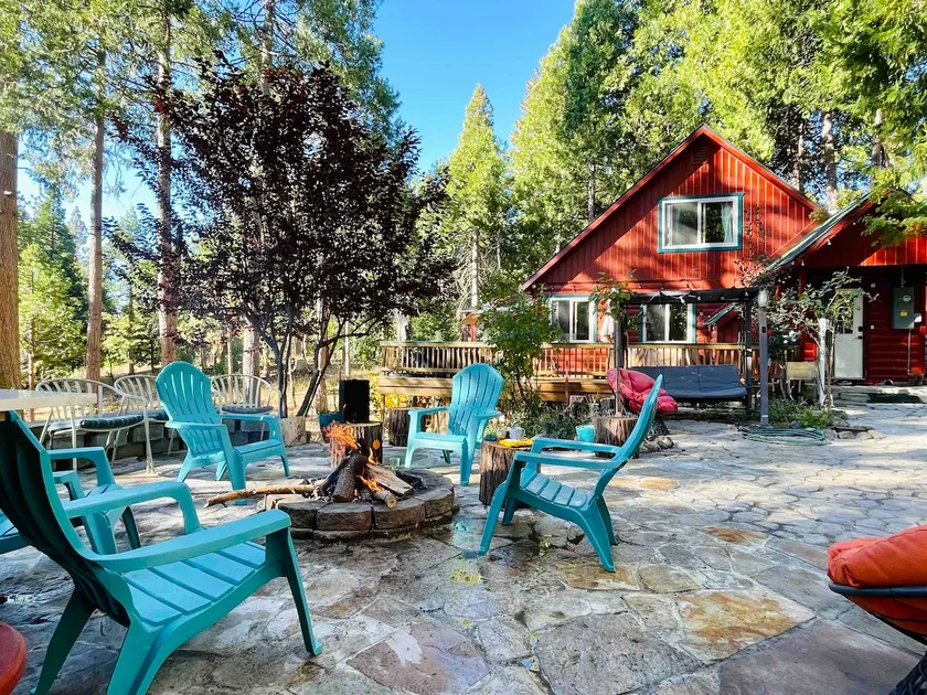 Pinecrest Cabin EV Charger Firepit Near Lake & Ski - Image 1