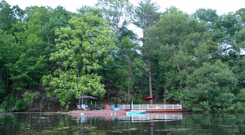 3 Acre Lake Paradise Swimming Pool & Jacuzzi HotTub! - Image 1