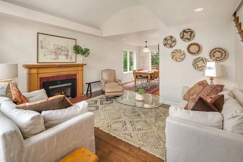7 BDRM QUEEN ANNE RETREAT - Prime/Quiet location! - Image 1