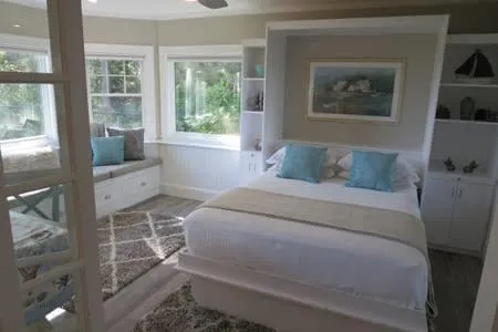 Winter Island Retreat - Image 1