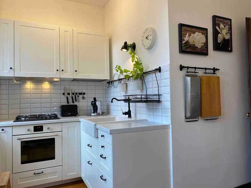 Spacious Old Town Apt • 3 Rooms • Sleeps 6-7 - Image 1