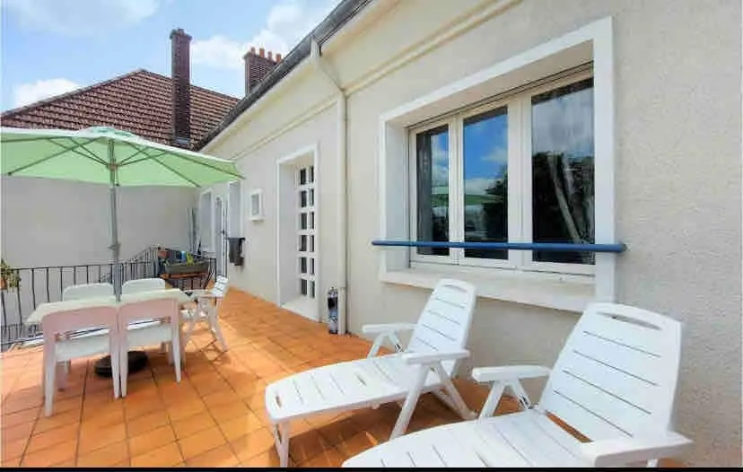 Béatrice's terrace (parking & air conditioning) - Image 1