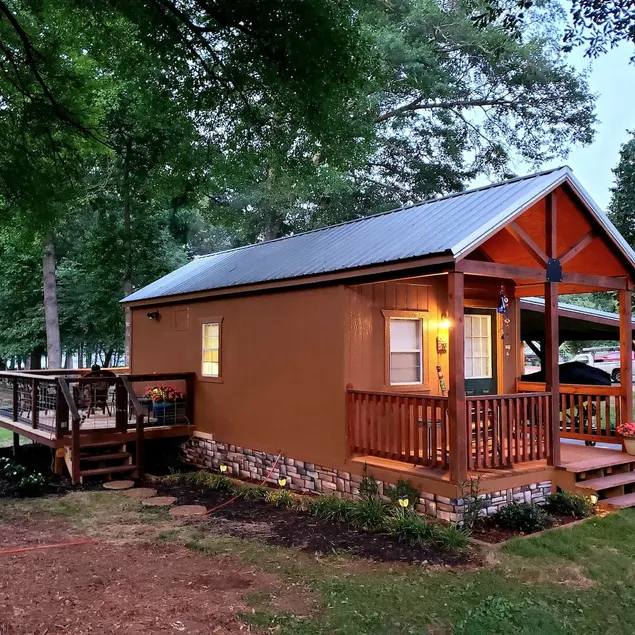 The Hut at Brown's - Image 1
