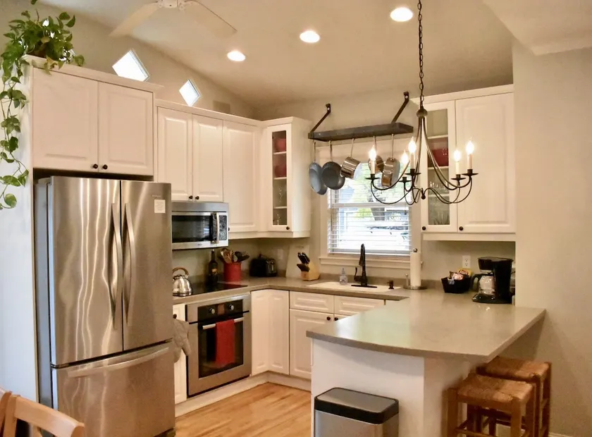 Spacious Lk Harriet 2BR, near lake, downtown, MOA - Image 1