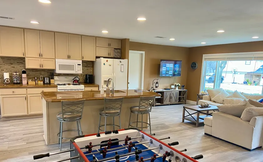 Bright ranch-style 3BR in heart of Dallas-Ft Worth - Image 1