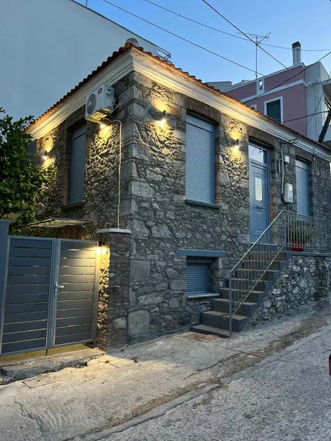 MODERN - NEW STONE -STUDIO WITH COURTYARD - Image 1