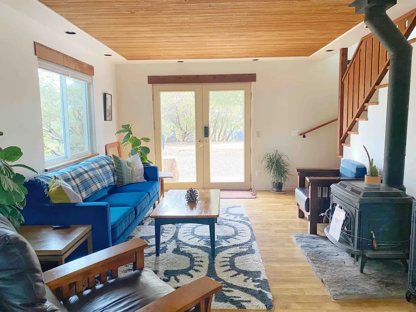 Cozy Woodworker's Cabin, 26 miles to Yosemite! - Image 1